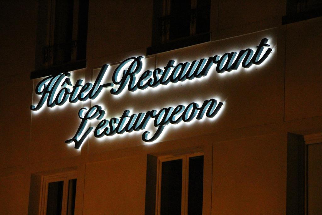 Hotel L'Esturgeon Poissy Exterior photo