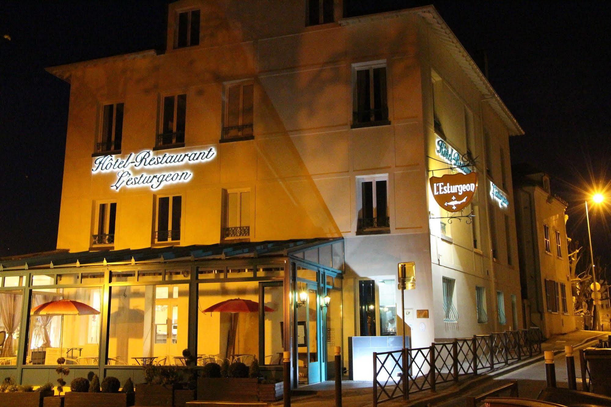 Hotel L'Esturgeon Poissy Exterior photo