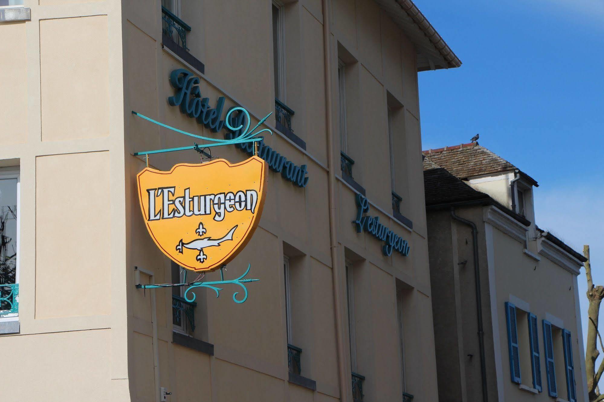 Hotel L'Esturgeon Poissy Exterior photo